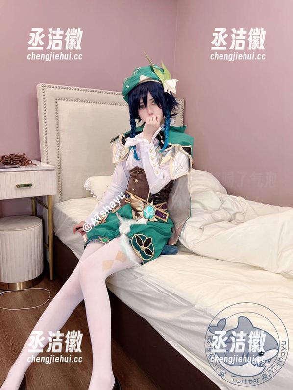 AT鲨 小背心和AT鲨,这组写真就像是喝了气泡水,清爽又有趣,壁纸用起来超开心!