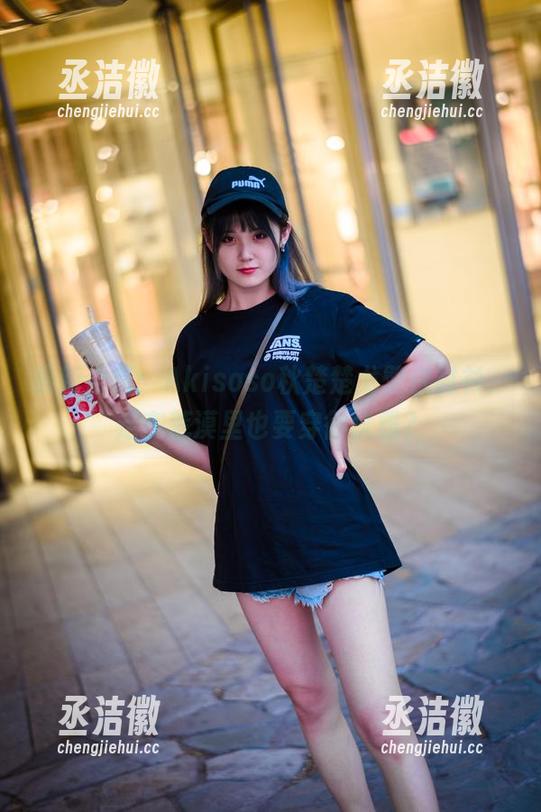 Akisoso秋楚楚 最新合集:Akisoso秋楚楚戈壁白衬衫,走在荒漠里也要穿得优雅?