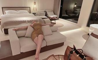 微密圈 – 这套MIYA的JK合集，离奇又迷人，这状态真是再贵的衣服也买不到。