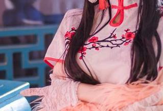 打开喵糖映画定制的黑丝死库水图片，像是一步步走近……那啥，啊，想象中潜藏的气息。