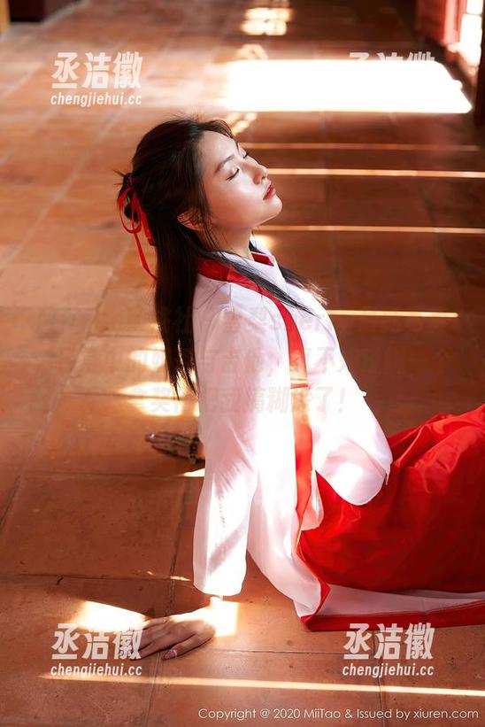 MiiTao蜜桃社-雪梨sherry MiiTao蜜桃社 - 雪梨sherry最新写真,日常中的奶茶与吉他,真不知道哪一个拿奖得把我搞糊涂了!
