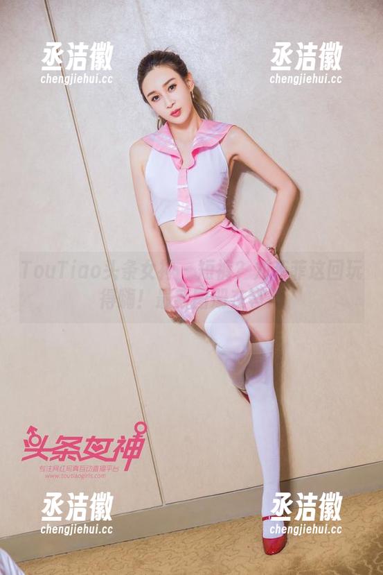 TouTiao头条女神-刘菲菲 TouTiao头条女神 - 短裤?刘菲菲这回玩得嗨!最新图册在等待