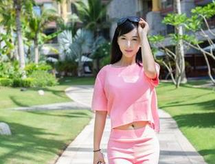 TuiGirl – 我在哈尼宝宝的白色原图合集里找到了一种难得的清新。