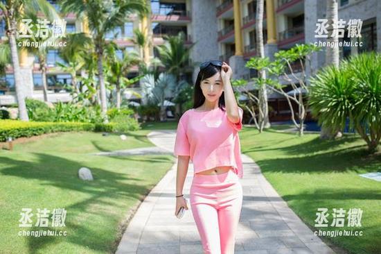 TuiGirl-哈尼宝宝 TuiGirl - 我在哈尼宝宝的白色原图合集里找到了一种难得的清新。