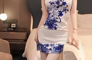 Xiuren秀人网 – 在sophie余冰的短裤写真里，美图里隐藏了无数的闪光点，下载？那是必须的吧！