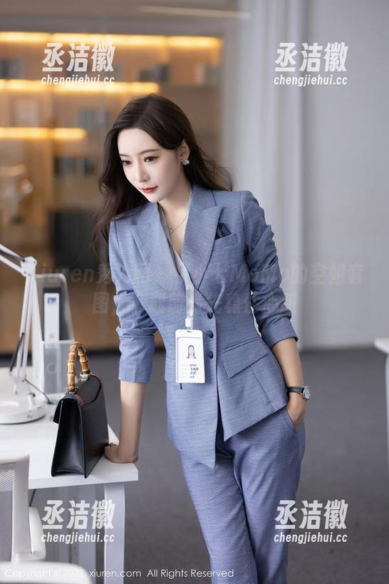 Xiuren秀人网-伊小七MoMo Xiuren秀人网 - 伊小七MoMo的空姐套图,下载前请先稳住心脏