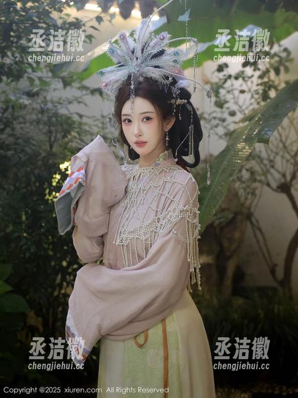 Xiuren秀人网-大橘BBKira Xiuren秀人网 - 不服不行,这组大橘BBKira的吊带图片让人四面楚歌,快分享吧。