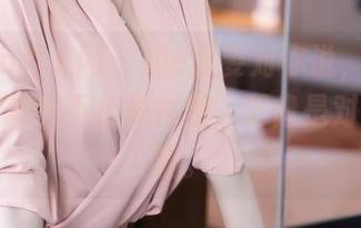 Xiuren秀人网 – 奶e豆要对你说，她的图包镂空部分不止是材质，更像是对心的渴望。