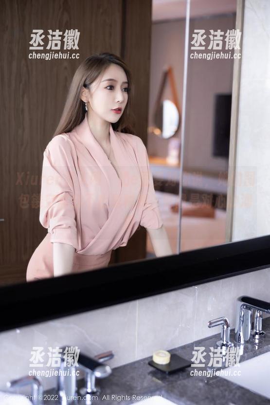 Xiuren秀人网-奶e豆 Xiuren秀人网 - 奶e豆要对你说,她的图包镂空部分不止是材质,更像是对心的渴望。