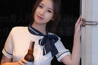 Xiuren秀人网 – 小夕Kitty化身最不正经的女仆，套图让你低头互瞧——光可远观