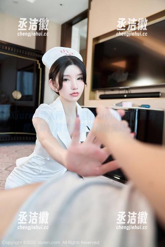 Xiuren秀人网-小薯条nienie Xiuren秀人网 - 小薯条nienie和她的豹纹写真,属实把墙壁都给宠坏了!