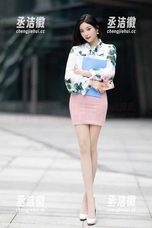 Xiuren秀人网-杨晨晨Yome Xiuren秀人网 - 杨晨晨Yome的图库:看丝袜和美腿的高清版‘双重收获’!