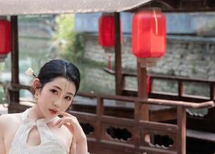 Xiuren秀人网 – 看了林文文yooki的JK作品，我开始幻想自己也能在人群中被这样亮眼的服装“迷住”！
