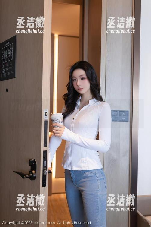 Xiuren秀人网-草莓zz Xiuren秀人网 - 面对草莓zz的学妹,原图和图包都不敢直视