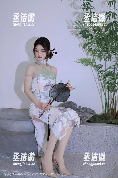 Xiuren秀人网-薇薇酱 Xiuren秀人网 - 看到薇薇酱的写真,清纯风格的姐妹们被萌到了吧