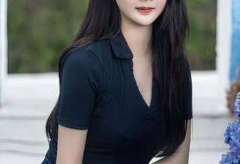 Xiuren秀人网 – 谢小蒽的最新作品：女神风范，就像在夏日傍晚流淌的清风一样，轻柔却又难以忽视。