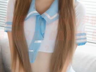 YouMi尤蜜荟 – 看到Emily尹菲最新图包，吊带竟然又成了必备发型？你相信吗？