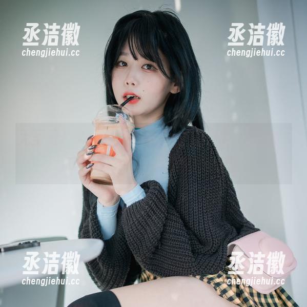 无圣光！Zia(지아)和她的另一半，被连体衣锁住了，连蹲都得联动！