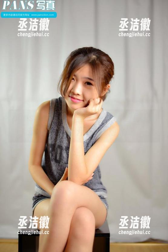 pans-锐锐 pans - 锐锐的比基尼写真:套图虽美,却有种“过于开放”的尴尬感。