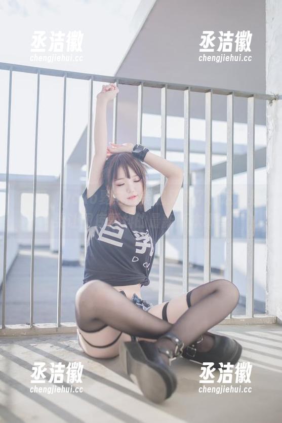 yoko夏宅 哎呀,yoko夏宅的美腿又来了,这次是要让图库颤抖的最新版本哦!