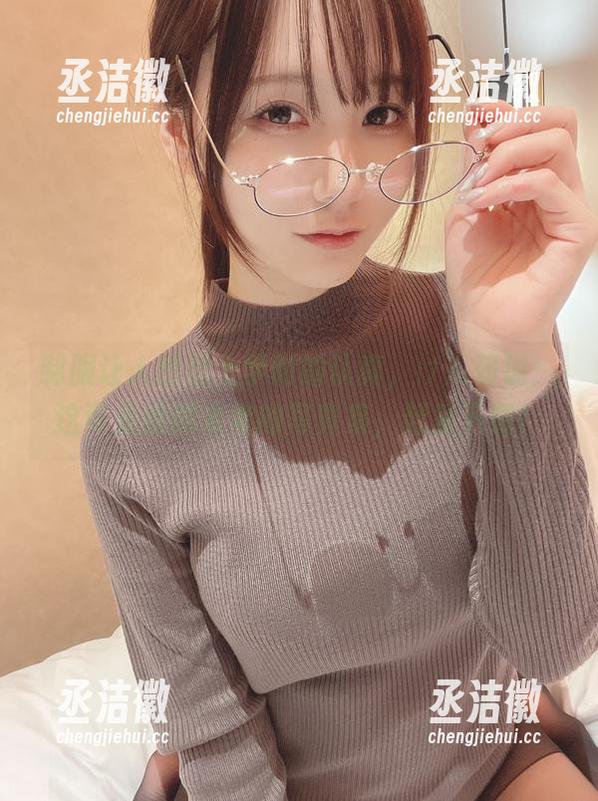 けん研 制服让人想起上学时的认真,けん研说:这可是我期末考的写真集,赶紧下载!