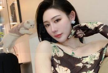 微密圈 – 一边看豹纹连体，一边思考：不爱笑的赛琳在图库里是怎样的高清梦？