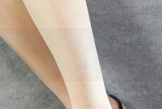 丽柜 – 高清照片里的甜甜女仆：谁能拒绝这份诱惑？