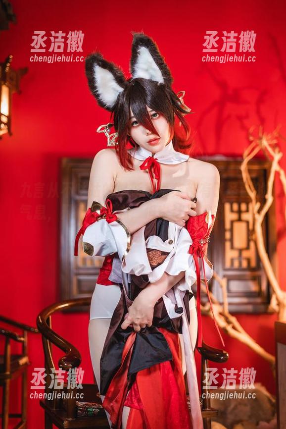 九言从不咕咕 九言从不咕咕的最新写真集都有了圣诞的气息,开心是开心,但也让人微微心存疑惑。