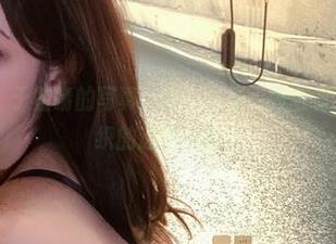 微密圈 – 于芷晴的写真，夜色佳人，恍若置身于她编织的迷梦之中。