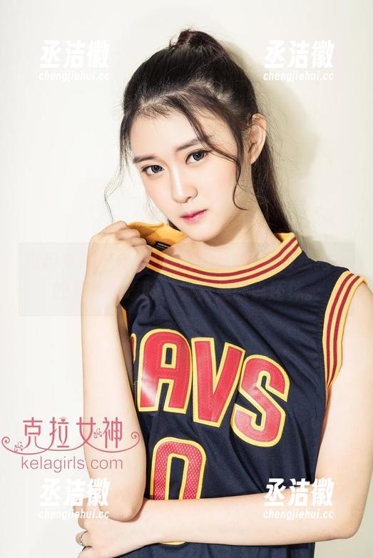 克拉女神-忆之 克拉女神 - 泳池中的忆之,私拍资源揭示的那点小暧昧,究竟是欲说还休。