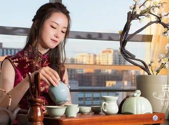 克拉女神 – 珊珊展示旗袍美姿，私拍合集里难道就没有一点点版权问题吗？哈哈！