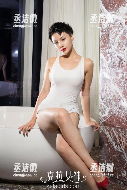 克拉女神-盈盈 克拉女神 - 步入盈盈的最新分享:白色绝对是无敌的选择,搭配任何脏东西都不怕!