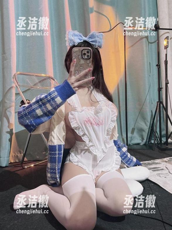 兔宝妮to 微密圈 - 谁扔掉游泳圈,快来说是兔宝妮to的泳装图包!