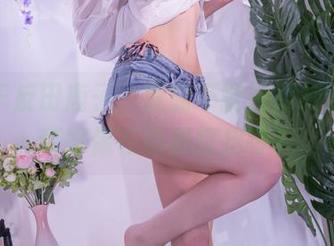 观看千反田鹿子，我能不能说罩纱豹纹泳装好像在跟我打招呼？