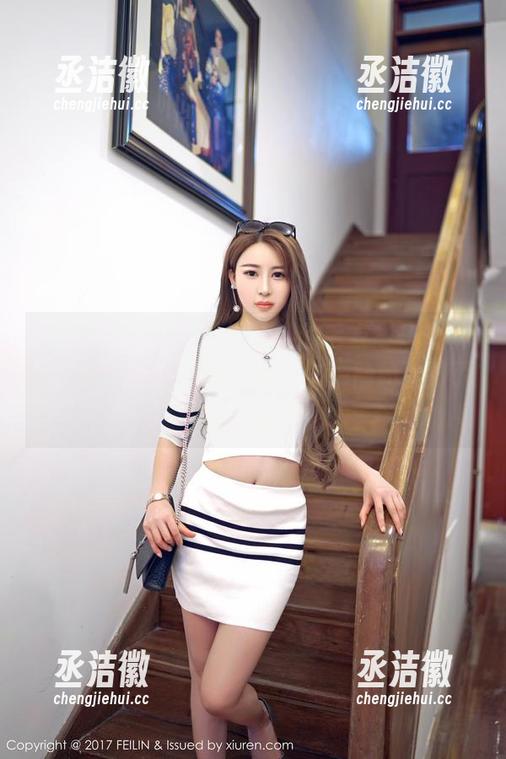 嗲囡囡-Celina青妍 嗲囡囡 - Celina青妍穿的毛衣——最新写真集,动作与静止间,似乎隐约看到了一点小俏皮!