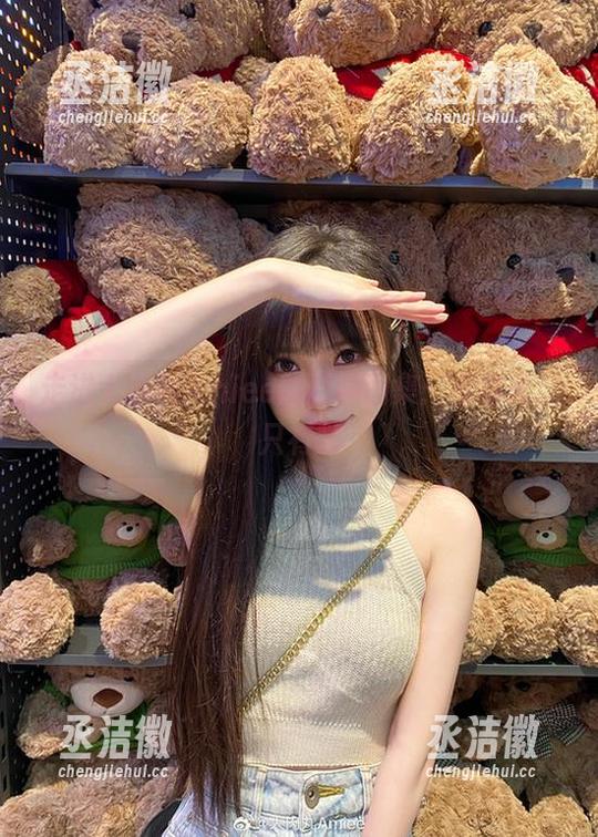 大肉丸Amiee 走进大肉丸Amiee的丝袜图集:没有光,只有腿