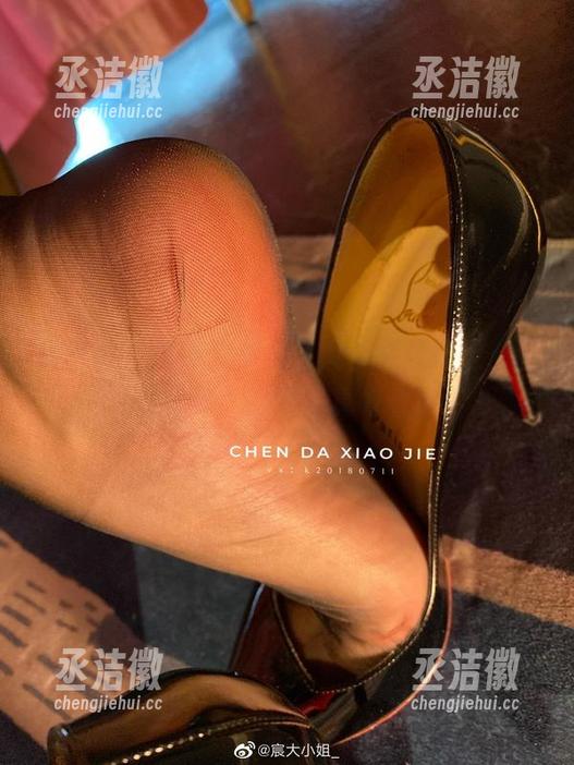 宸大小姐 微密圈 - 高清分享,宸大小姐的裸足,让你直呼:脚丫子真好看!