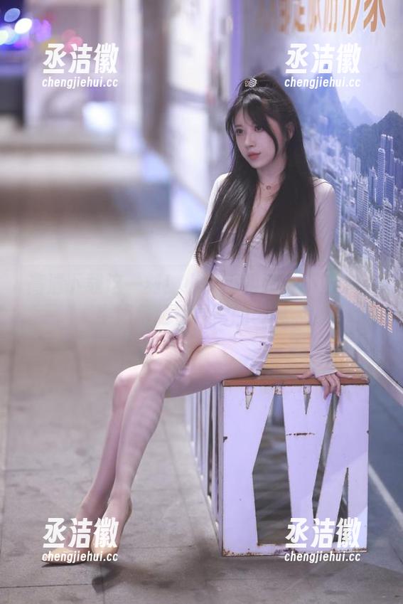 小女巫露娜 高清下载这一刻!小女巫露娜:不妨来点牛奶与超乎寻常的创意。