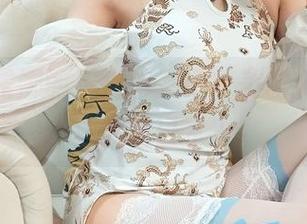 小女巫露娜的新招牌，吊带美图资源简直让人流口水？