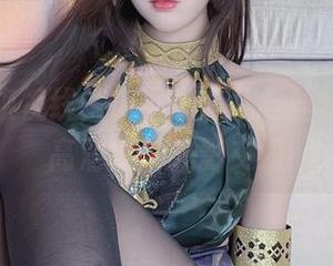 高速切换视线，小小奶瓶儿与丝带女友的高清照片光影交织