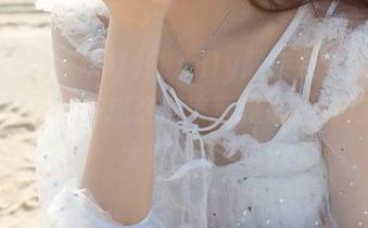 尤蜜荟 – 每次打开Emily顾奈奈酱的定制图片，我都在想这应该算是心灵鸡汤吗？太养眼了！
