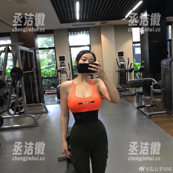 左公子666 微密圈 - 一探图库精选,左公子666牵手俏皮女娃,秋冬的暖流又要来了?