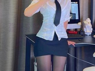 微密圈 – 张思允的睡衣合集，午夜梦回，舒适与惬意交织。