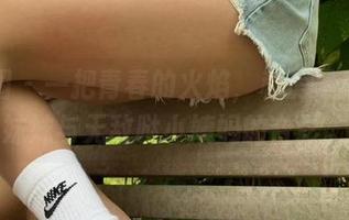 微密圈 – 一把青春的火焰，私房写真中的妹妹与无敌哒小姨妈的合影。