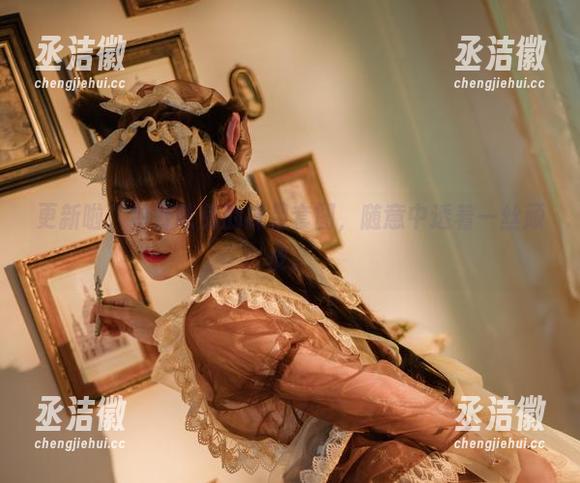 星野咪兔 更新啦!星野咪兔的裸足套图,随意中透着一丝顽皮。