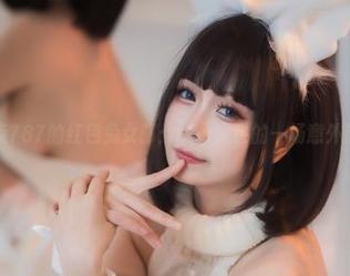 末夜787的红色兔女郎：cos聚会的一场意外旅行