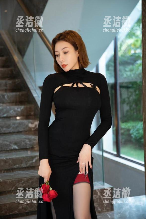 果儿Victoria 微密圈 - 果儿Victoria带来的图册:半腿肉丝,可能是腿的游乐场?