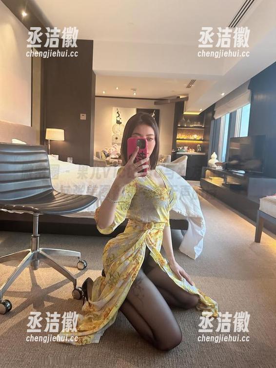 果儿Victoria 微密圈 - 果儿Victoria与女友的合奏:每张美图都是一首无声的诗