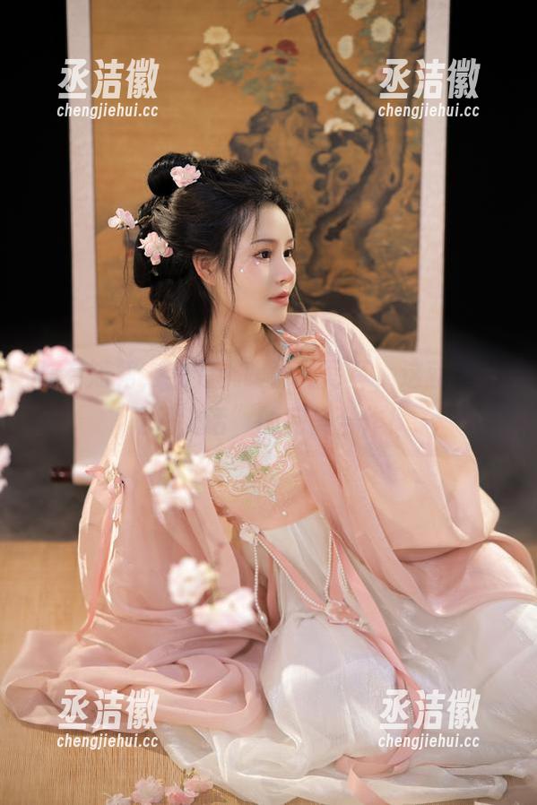 桃暖酱 你有短裙,我有桃暖酱的写真,这就是“裙子对话”的完美合作!