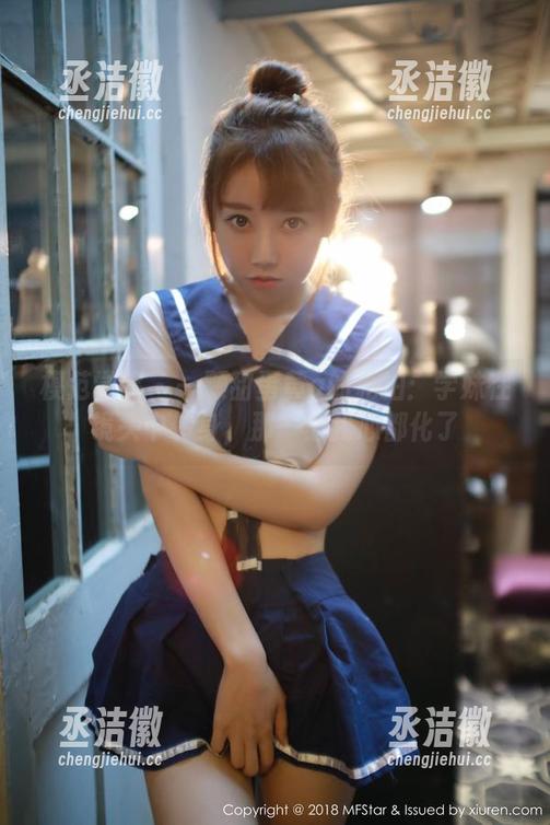 模范学院-一颗甜蛋黄a 模范学院 - 一颗甜蛋黄a的私拍:学妹在镜头中转身,那一刻我心都化了